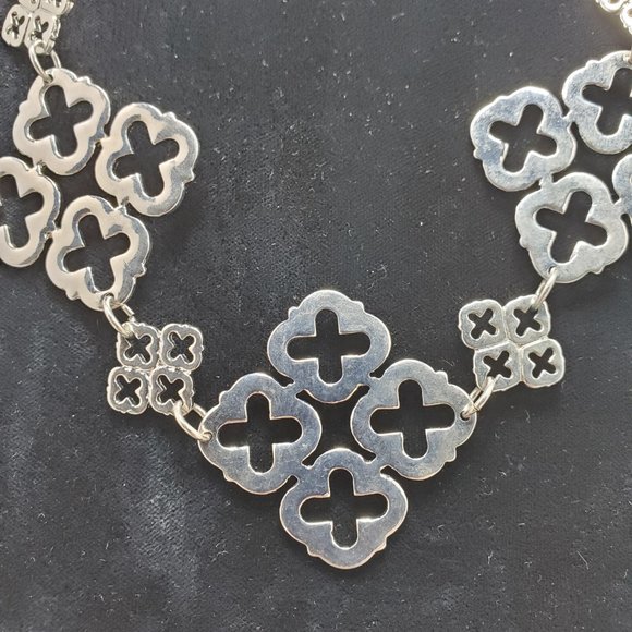 Bijou Clover Link Silver Necklace - Picture 3 of 9